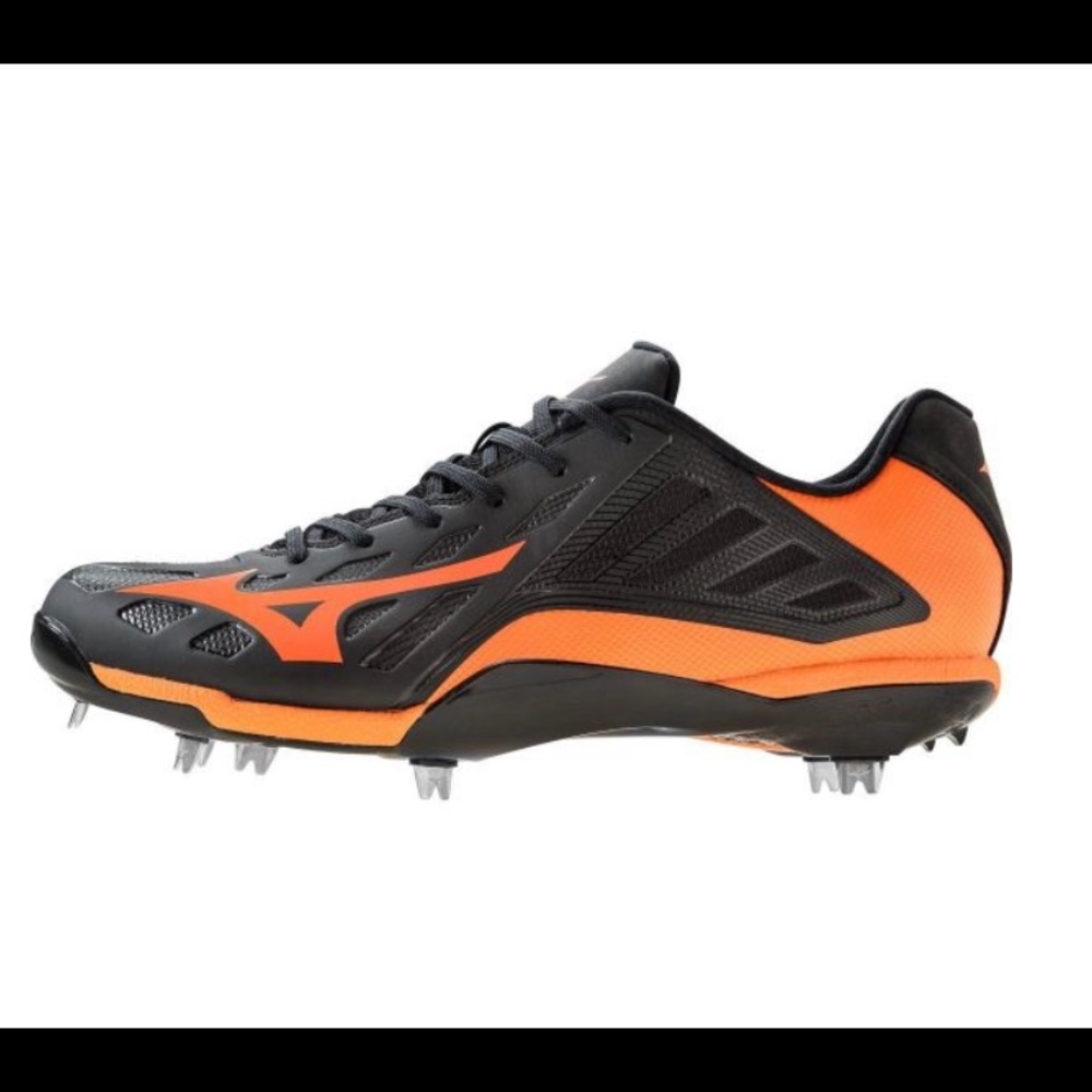 Baseball cleats